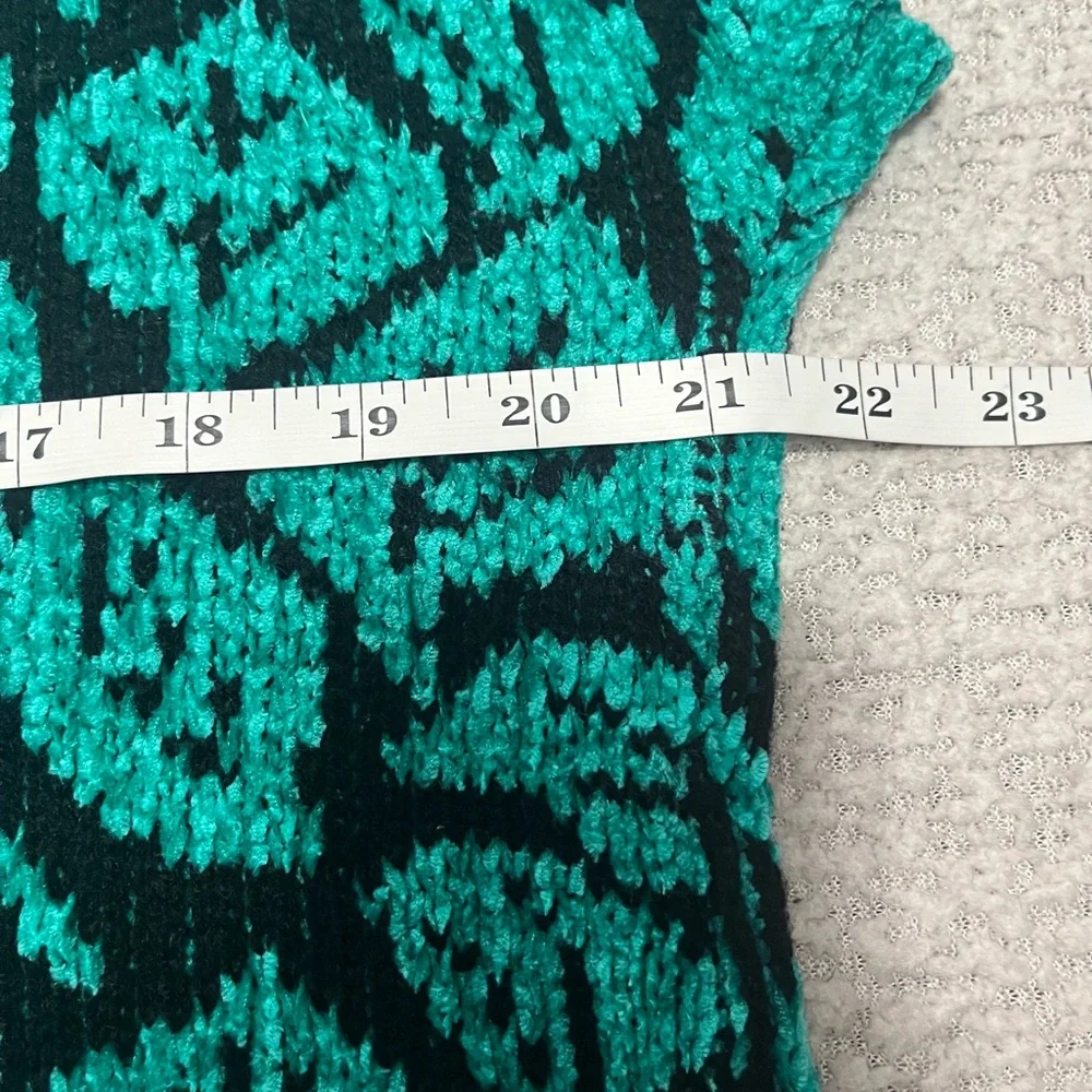 Carducci Women's Sweater Size M Teal & Black Leaf Pattern Knit Pullover V-Neck